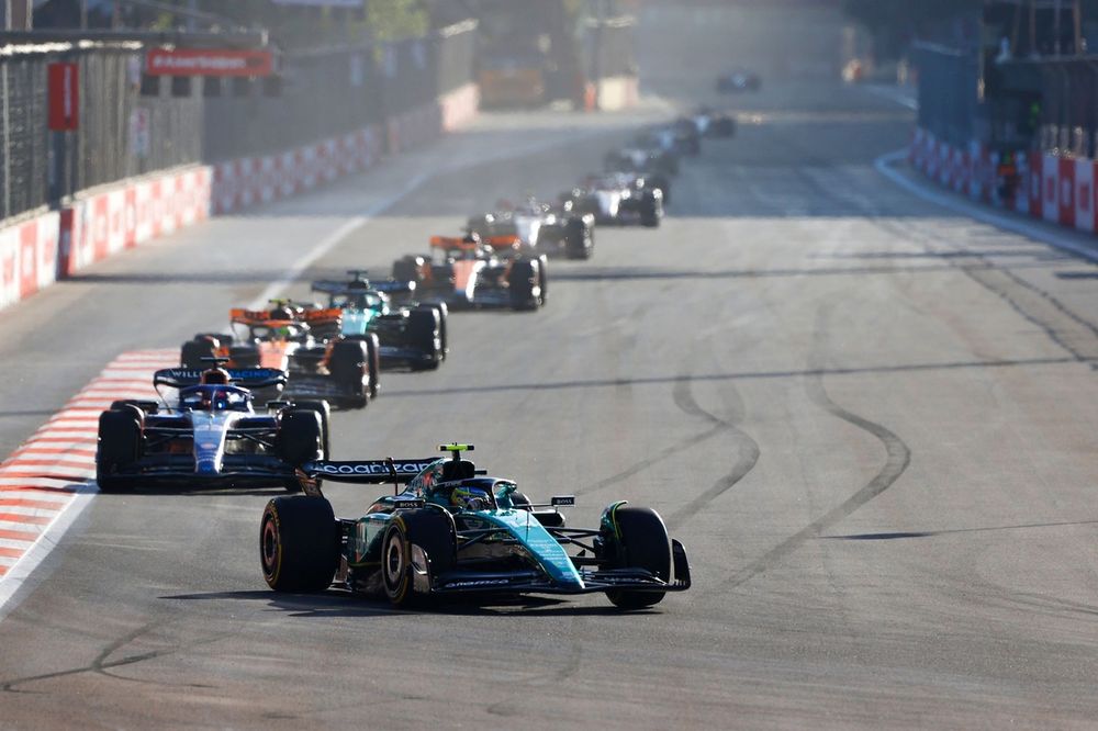 Fernando Alonso, Aston Martin AMR23, Alex Albon, Williams FW45, Lando Norris, McLaren MCL60