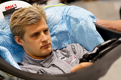 Эрикссон прошел подгонку сиденья в IndyCar