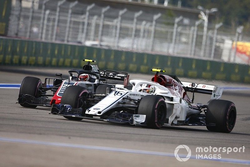 Charles Leclerc, Sauber C37, Kevin Magnussen, Haas F1 Team VF-18 