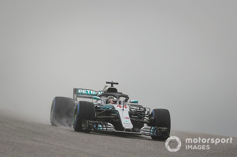 Hamilton cierra el mojado viernes de Austin en cabeza