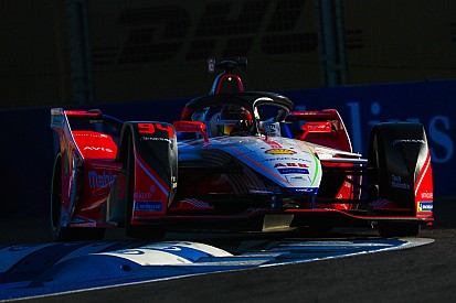 Videó: Wehrlein dühös reakciója a kiesését követően