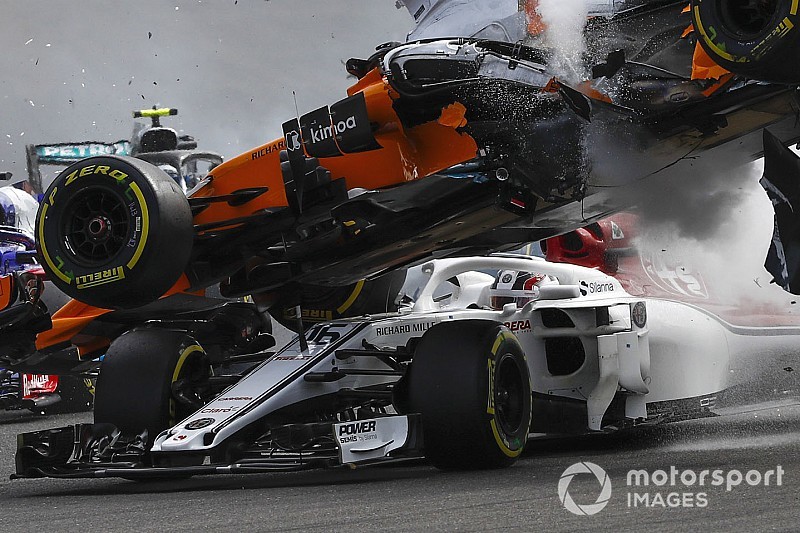 Exclusief: Halo voorkwam contact tussen Alonso en hoofd Leclerc in Spa