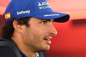 F1: Sainz dá detalhes sobre motor Mercedes para 2026