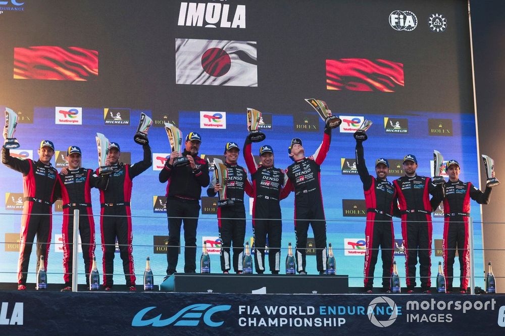 Podio: #7 Toyota Gazoo Racing Toyota GR010 - Hybrid: Mike Conway, Kamui Kobayashi, Nyck de Vries, #6 Porsche Penske Motorsport Porsche 963: Kevin Estre, Andre Lotterer, Laurens Vanthoor, #5 Porsche Penske Motorsport Porsche 963: Matt Campbell, Michael Christensen, Frederic Makowiecki