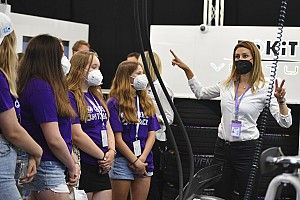 'More Than Equal' quiere a una mujer piloto en F1 en 10 a&ntilde;os