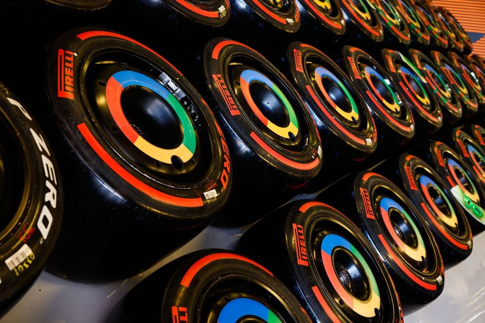 Nuem&aacute;ticos Pirelli de McLaren