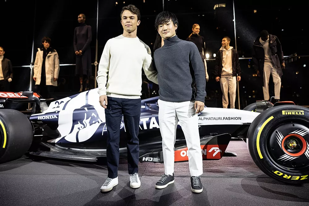 Yuki Tsunoda et Nyck de Vries avec l'AlphaTauri AT04