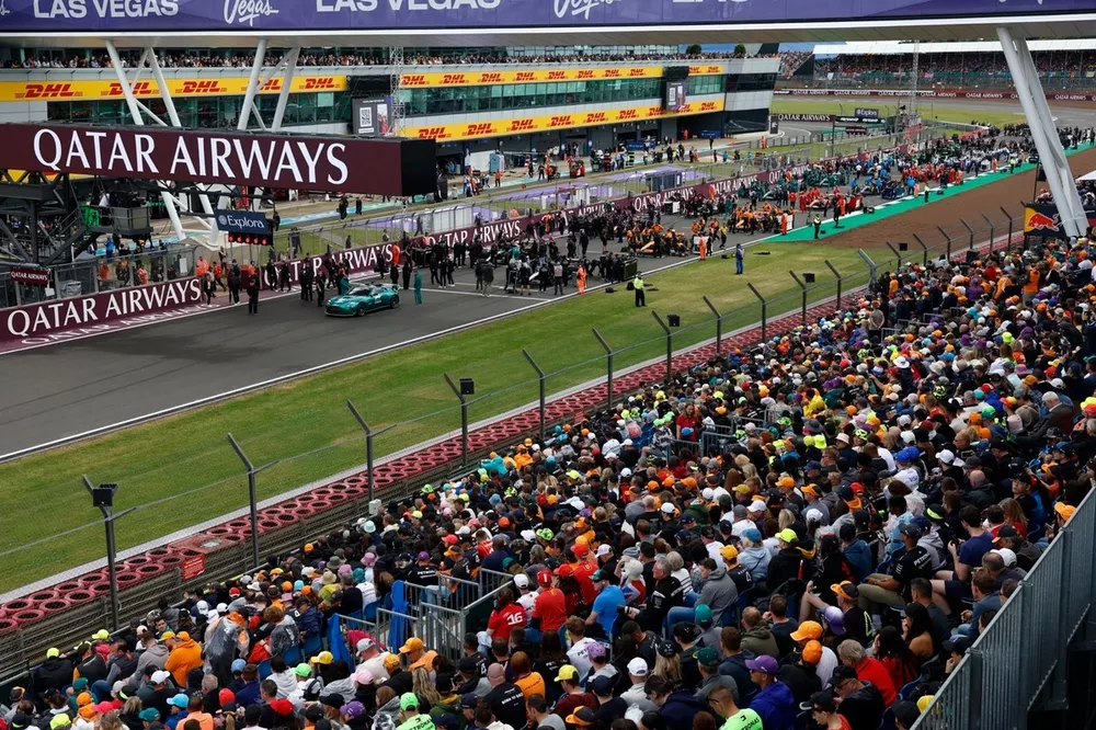 The busy pre race grid