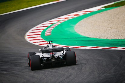 Mercedes випробовує нові ліхтарі на тестах