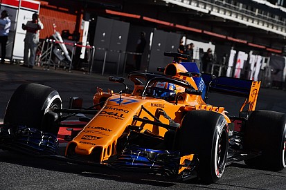 Tesztelés közben az F1-es mezőny: képek Barcelonából