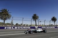 Mercedes domina la primera práctica en Australia