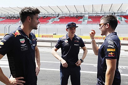 Weekend zonder manager en vader was voor Verstappen ‘niet heel anders’