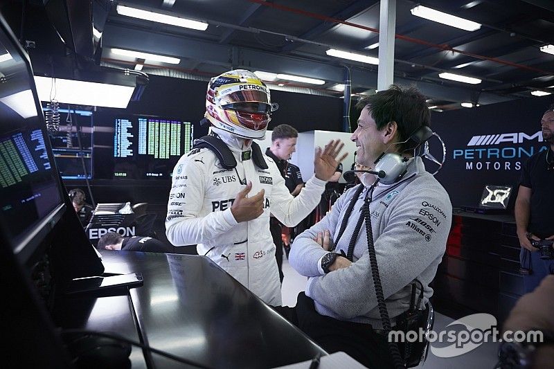 Lewis Hamilton, Mercedes AMG, con Toto Wolff