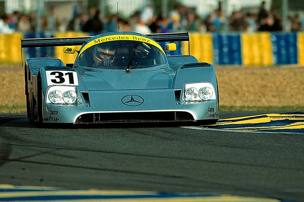 #31 Team Sauber Mercedes, Mercedes-Benz C11: Karl Wendlinger, Michael Schumacher, Fritz Kreutzpointn