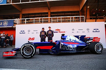Видео: первый выезд на трассу Toro Rosso STR12