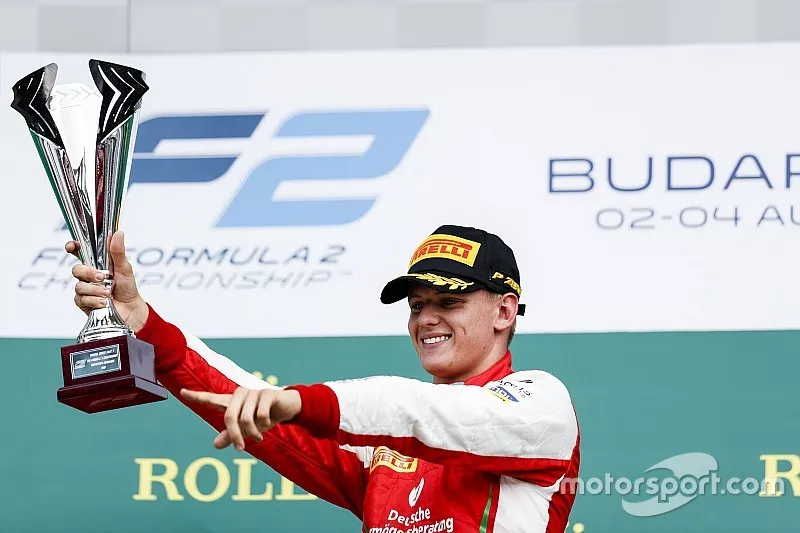 Podio: ganador de la carrera Mick Schumacher, Prema Racing
