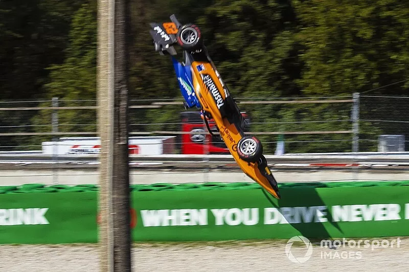 El accidente de Alexander Peroni, Campos Racing, en Monza