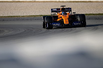 Sainz: „A Ferrari azért még egy kicsit messze van…”