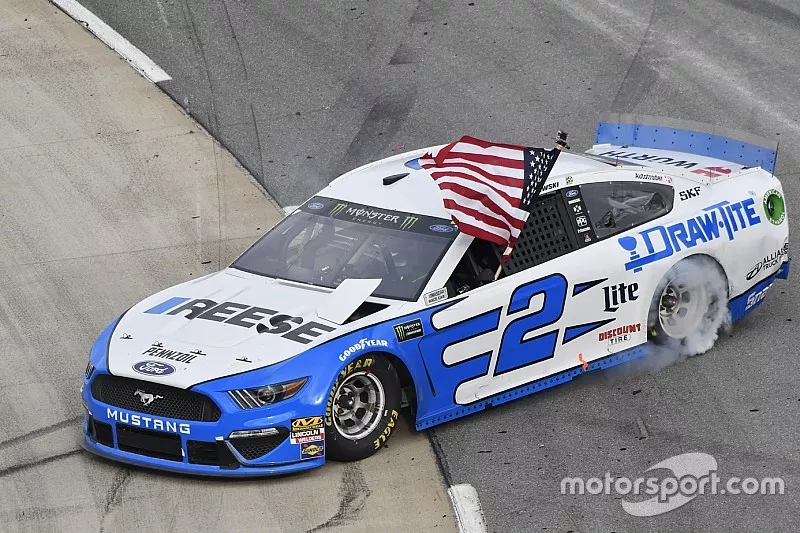 Race Winner Brad Keselowski, Team Penske, Ford Mustang Reese/DrawTite