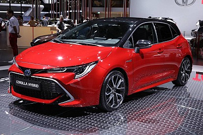 Хетчбек Toyota Corolla відправив модель Auris на пенсію в Парижі