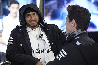 Wolff: Hamilton 2018'de hem araç içinde hem de araç dışında daha iyiydi