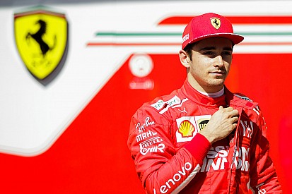 Raikkonen cree que Leclerc prosperará si evita "los líos" de Ferrari
