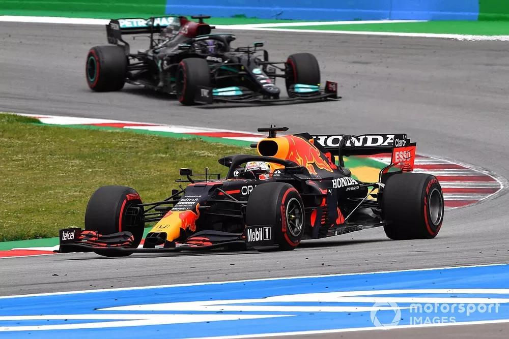 Max Verstappen, Red Bull Racing RB16B, Lewis Hamilton, Mercedes W12