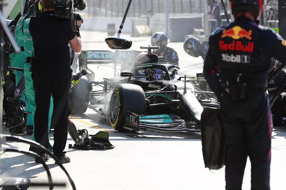 Lewis Hamilton, Mercedes W12, in the pits