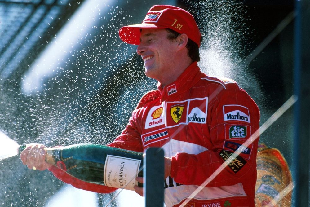 Eddie Irvine, Ferrari, gana su primera carrera