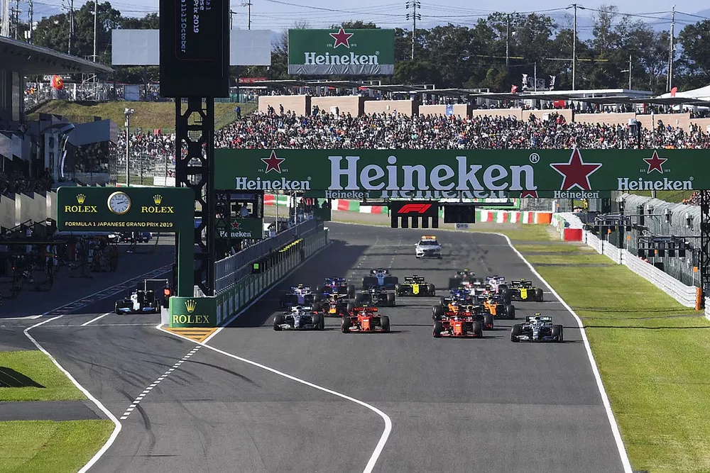 Valtteri Bottas, Mercedes AMG W10, toma la delantera en la salida sobre Sebastian Vettel, Ferrari SF90, Charles Leclerc, Ferrari SF90, Lewis Hamilton, Mercedes AMG F1 W10, Max Verstappen, Red Bull Racing RB15