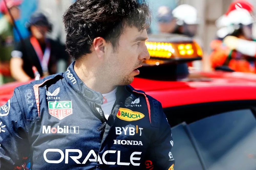 Sergio Perez, Red Bull Racing, apr&egrave;s son accident au d&eacute;part