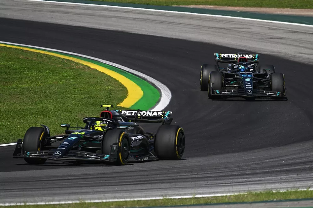 Lewis Hamilton, Mercedes F1 W14, George Russell, Mercedes F1 W14