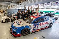 NASCAR Brasil: Lucas Mendes celebra terceiro lugar em Interlagos