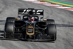 Magnussen lidera la mañana del miércoles en Barcelona
