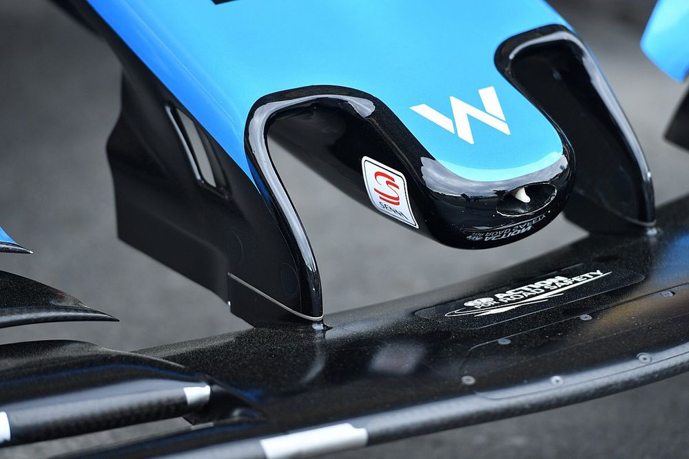Logo de Senna en el alerón delantero del Williams FW42