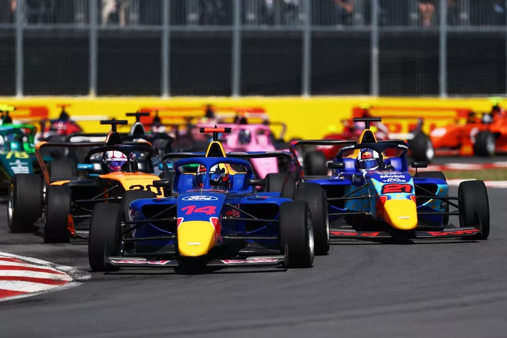 Start action, Chloe Chambers, Campos Racing leads