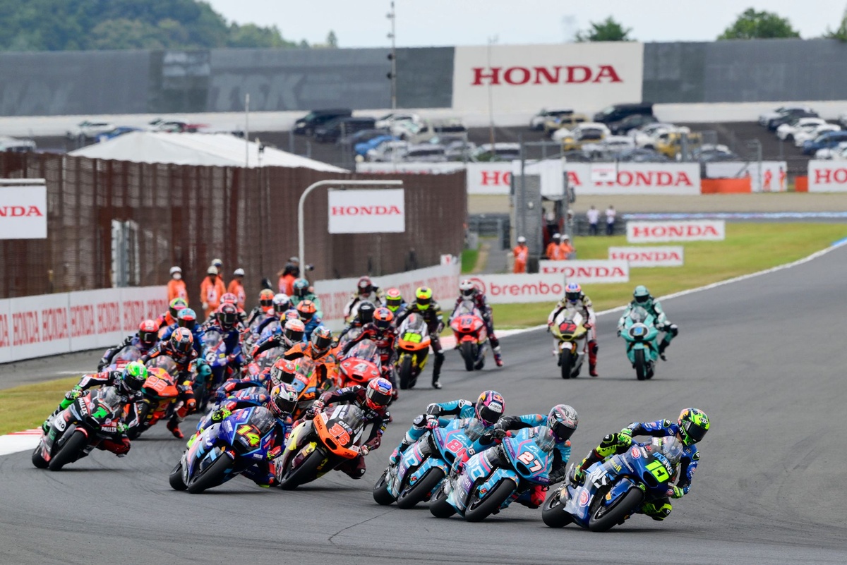 CEO da MotoGP desmente "rumores infundados" sobre 'desvalorização' da Moto2 e da Moto3