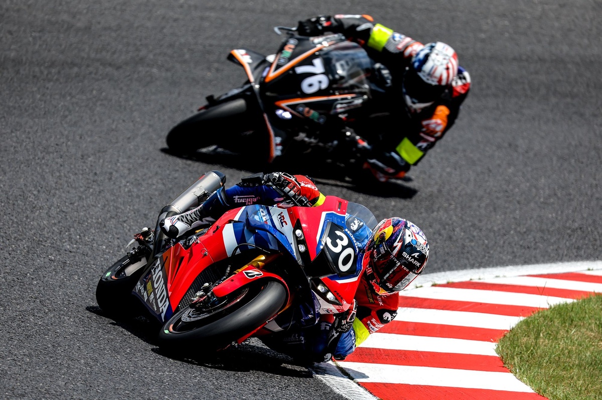 鈴鹿8耐：決勝レース2時間｜2人体制のホンダワークスが快調に