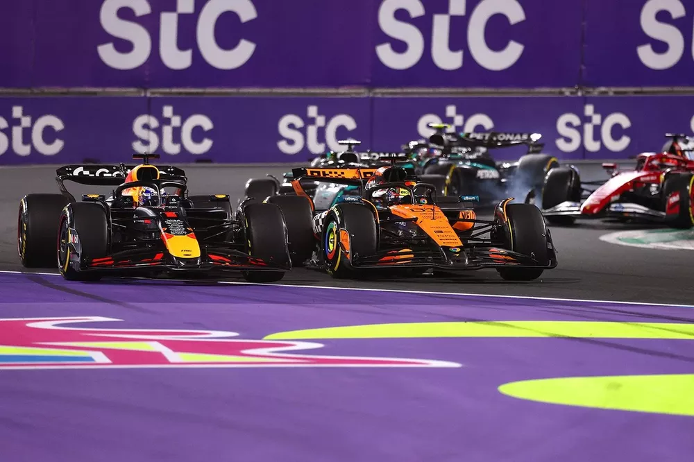 Max Verstappen, Red Bull Racing, Oscar Piastri, McLaren