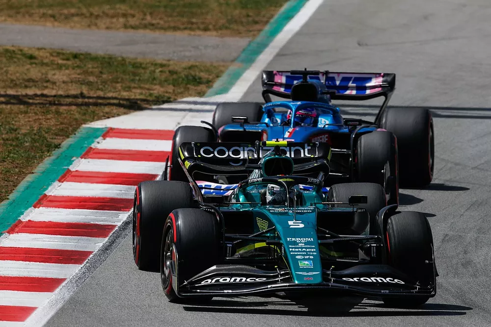 Sebastian Vettel, Aston Martin AMR22, Fernando Alonso, Alpine A522 