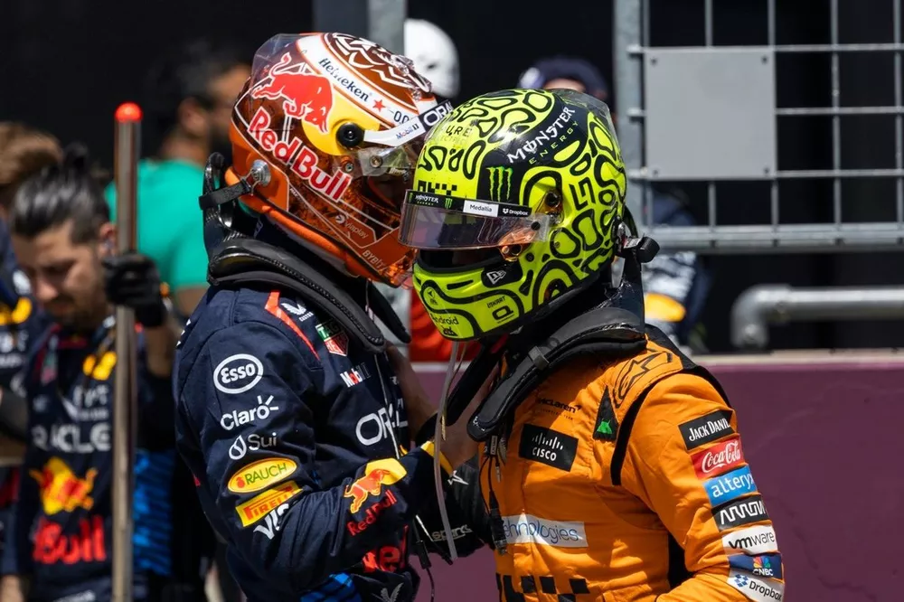 Max Verstappen, Red Bull Racing, vainqueur, Lando Norris, McLaren F1 Team, troisi&egrave;me position, dans le parc ferm&eacute;