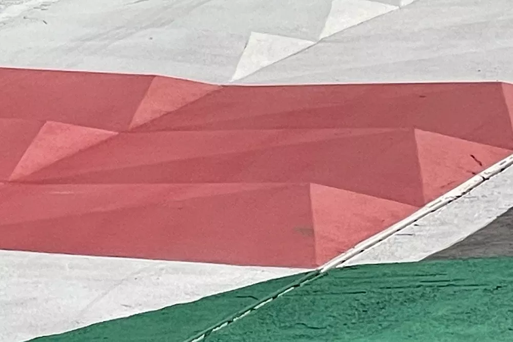 Dettaglio dei cordoli del circuito di Yas Marina all&rsquo; uscita di curva 5