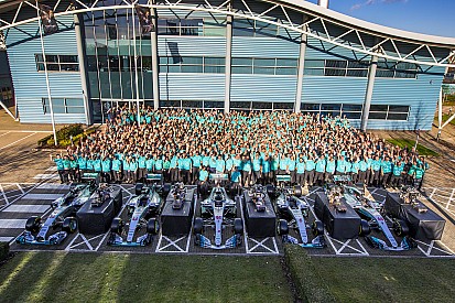 Photos - Mercedes fête son 5e titre mondial