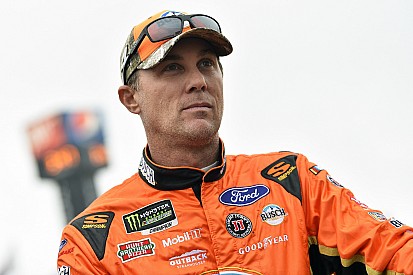 Kevin Harvick holds off Bowyer for Stage 2 win at Dover