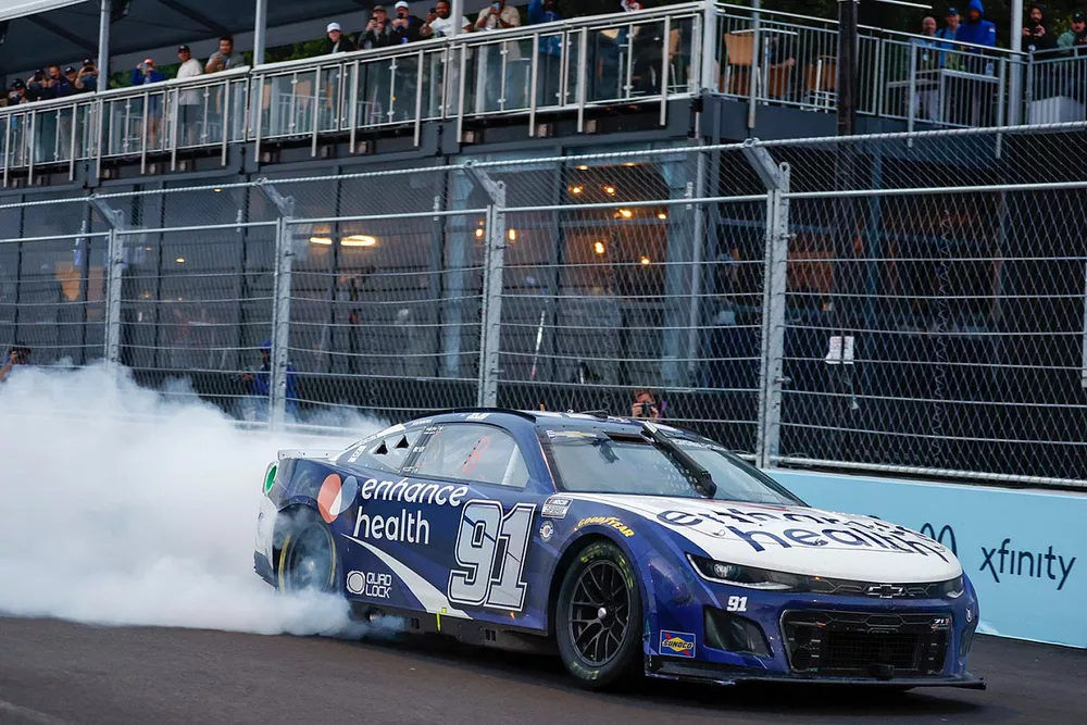 Race winner Shane van Gisbergen, Trackhouse Racing, Chevrolet Camaro