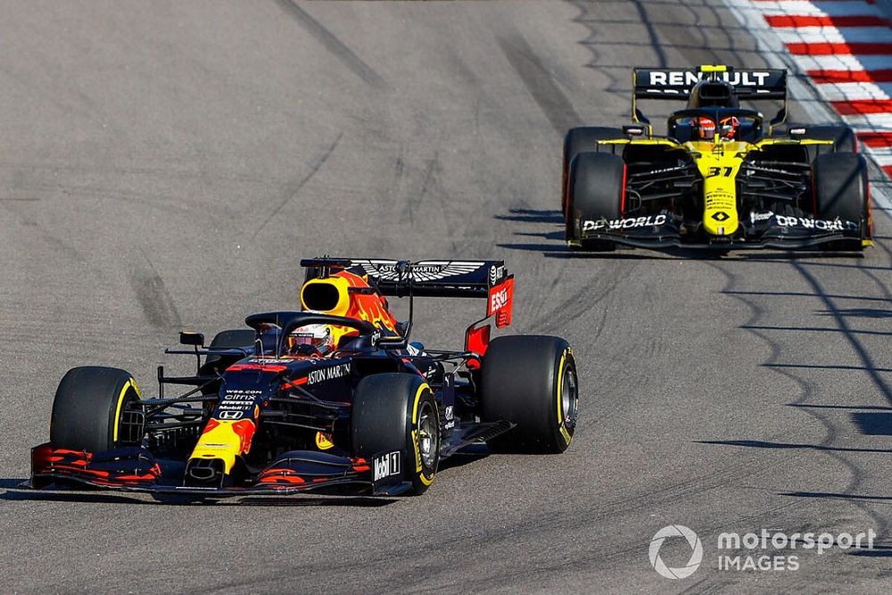 Max Verstappen, Red Bull Racing RB16, Esteban Ocon, Renault F1 Team R.S.20, et Daniel Ricciardo, Renault F1 Team R.S.20