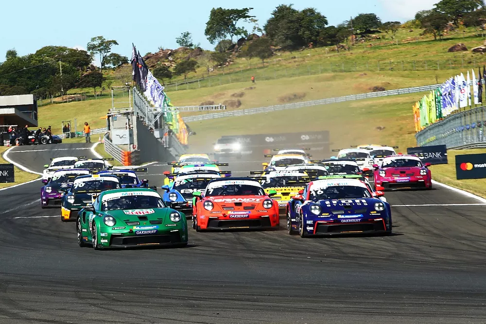 Largada da Porsche Carrera Cup no Velocitta 