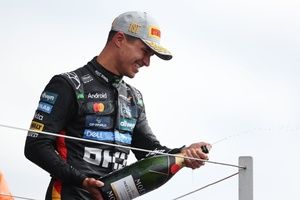 たかpon ミハエルクルム選手　実使用　レーシングスーツ ミハエル・クルムが37号車の新監督に就任。トムスが2024年