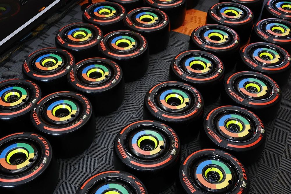 Neumáticos en el garaje de McLarne