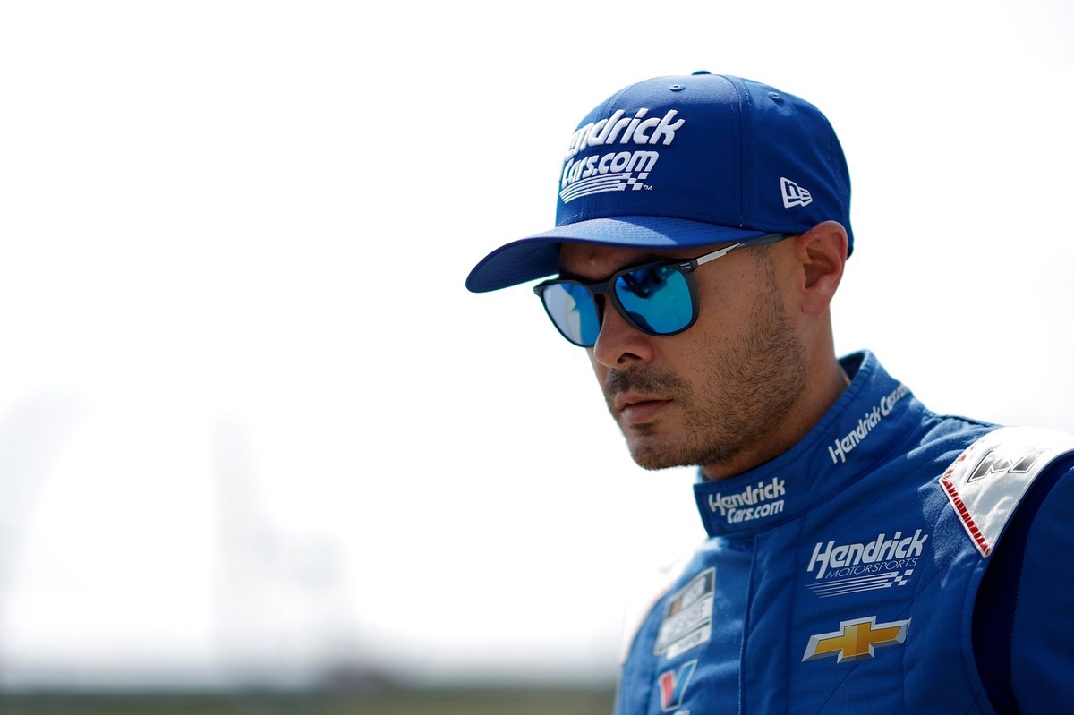 Frustrated Kyle Larson boils over in radio rant during rough Iowa Cup race